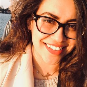 Meet your Posher, Ana